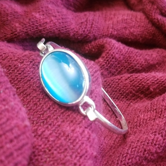 None Jewelry - BLUE 💙 STONE BANGLE